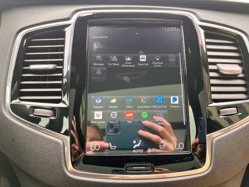 Used 2018 Volvo XC90 T6 Momentum w/ Convenience Package AWD/4WD image 18