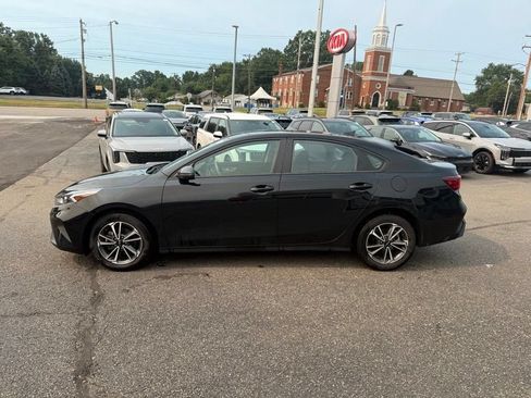 Used 2024 Kia Forte LXS w/ LXS Technology Package FWD image 5