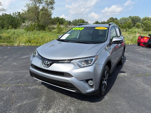 Used 2016 Toyota RAV4 XLE AWD/4WD image 2