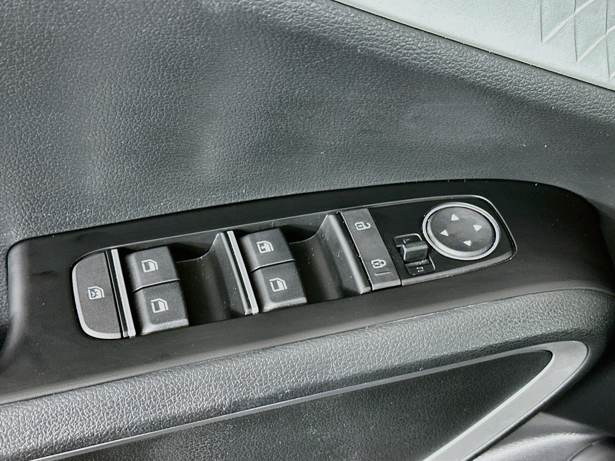 Used 2025 Kia Soul LX w/ LX Technology Package FWD image 15