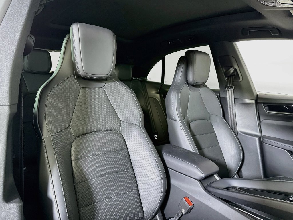 Certified 2026 Porsche Macan Electric RWD image 18