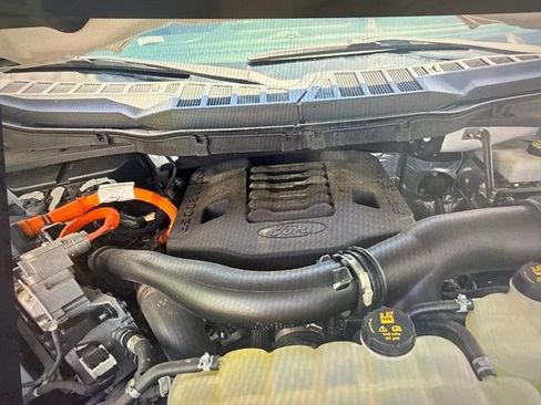 Used 2021 Ford F150 Lariat w/ Equipment Group 502A High AWD/4WD image 6