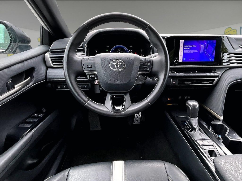 Used 2025 Toyota Camry SE FWD image 17
