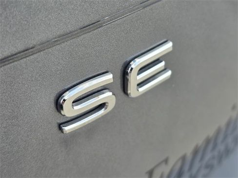 Used 2024 Volkswagen Tiguan SE R-Line image 11