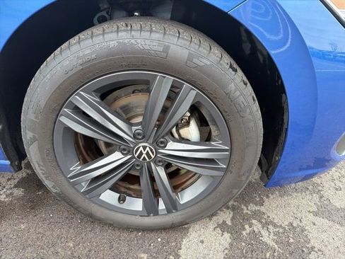 Used 2024 Volkswagen Jetta SE image 4