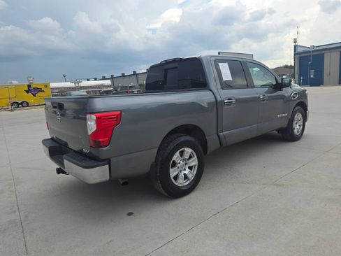 Used 2017 Nissan Titan SV RWD image 20