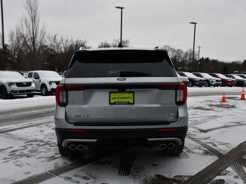 Used 2025 Ford Explorer Platinum w/ Ultimate Package image 5