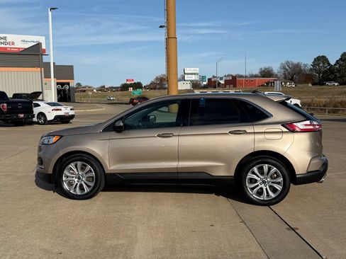 Used 2021 Ford Edge Titanium image 8