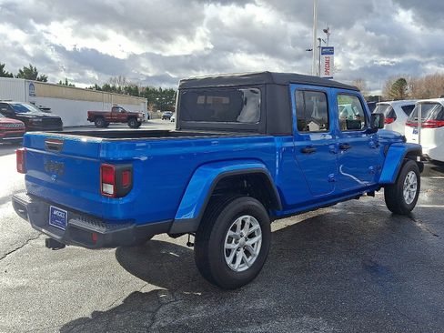 Certified 2023 Jeep Gladiator Sport image 6