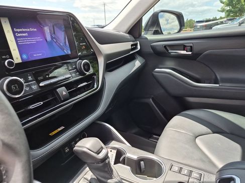 Used 2023 Toyota Highlander XLE AWD/4WD image 26