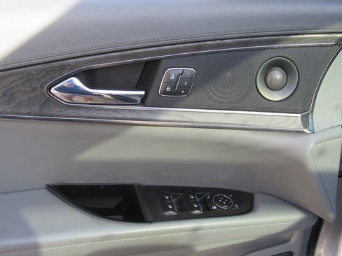 Certified 2020 Lincoln Nautilus Reserve w/ Equipment Group 201A image 13