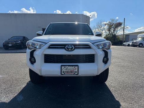 Used 2020 Toyota 4Runner SR5 Premium w/ Moonroof Package image 2