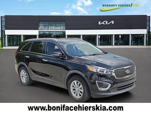 Used 2017 Kia Sorento FWD image 1
