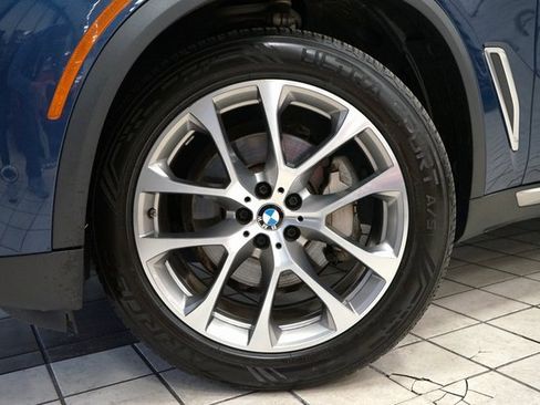 Used 2022 BMW X5 xDrive40i w/ Premium Package image 61