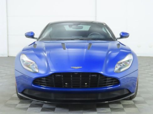 Used 2018 Aston Martin DB11 V12 image 2