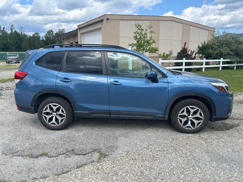 Used 2021 Subaru Forester Premium AWD/4WD image 6