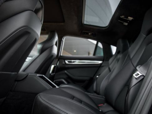 Certified 2023 Porsche Panamera GTS image 31