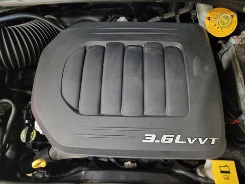 Used 2018 Dodge Grand Caravan SXT image 30