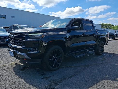 Certified 2025 Chevrolet Colorado Z71 w/ Technology Package AWD/4WD image 3
