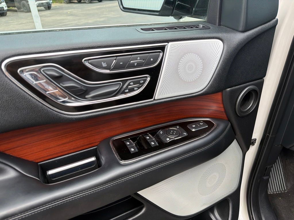 Used 2021 Lincoln Navigator L Reserve AWD/4WD image 17