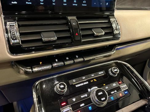 Certified 2023 Lincoln Navigator L Reserve AWD/4WD image 17