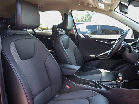 Certified 2025 Kia Niro EX FWD image 18