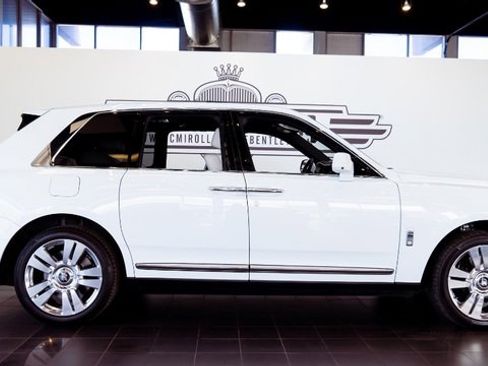 Used 2019 Rolls-Royce Cullinan image 3