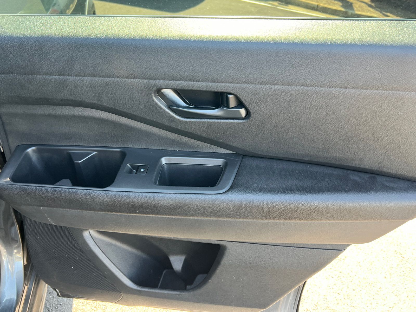 Used 2025 Nissan Pathfinder S FWD image 17