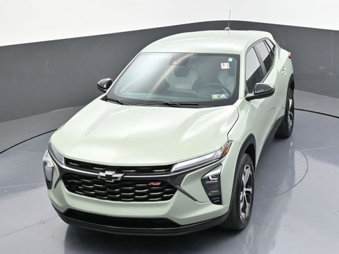 Certified 2024 Chevrolet Trax RS w/ Driver Confidence Package image 43