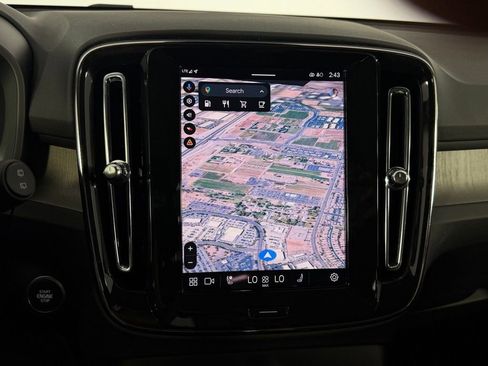 Used 2025 Volvo XC40 B5 Core image 18