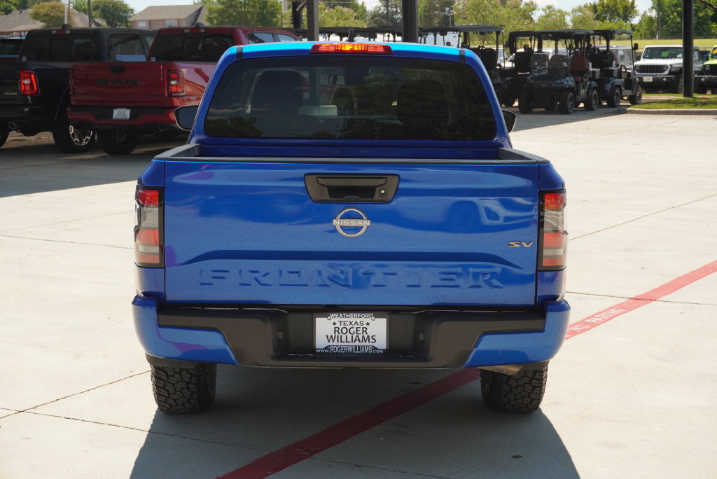 Used 2024 Nissan Frontier SV RWD image 4