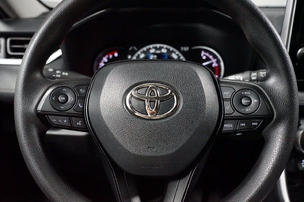 Certified 2025 Toyota RAV4 XLE FWD image 12