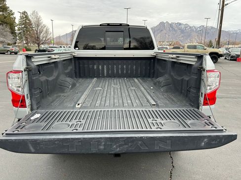 Used 2017 Nissan Titan SL image 24