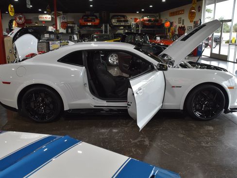 Used 2014 Chevrolet Camaro Z/28 RWD image 17