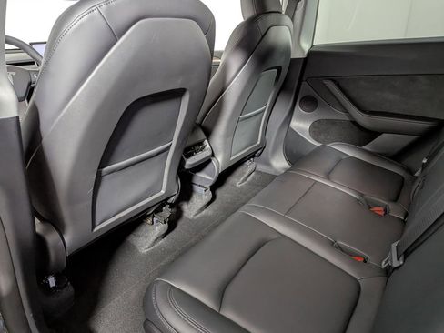 Used 2025 Tesla Model Y Long Range image 39