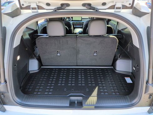 Used 2026 Hyundai Ioniq 9 Limited image 32