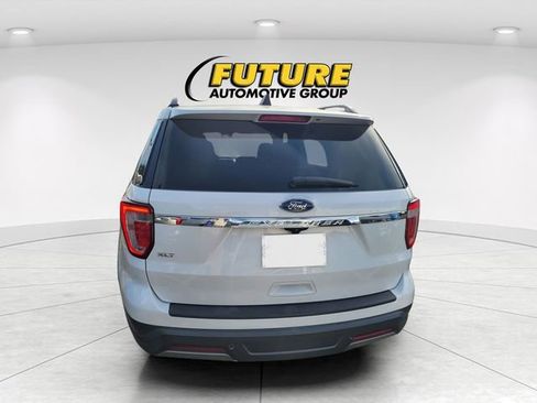 Used 2019 Ford Explorer XLT FWD image 4