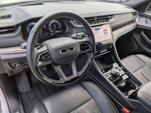 Used 2023 Jeep Grand Cherokee L Overland w/ Advanced Protech Group III AWD/4WD image 2
