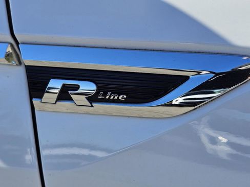 Used 2021 Volkswagen Tiguan SE R-Line image 28