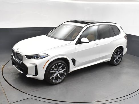 Certified 2026 BMW X5 xDrive40i w/ M Sport Package AWD/4WD image 1