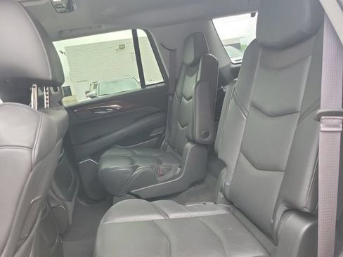 Used 2015 Cadillac Escalade Luxury AWD/4WD image 35