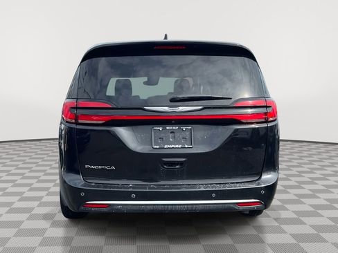 Used 2023 Chrysler Pacifica Touring-L image 9