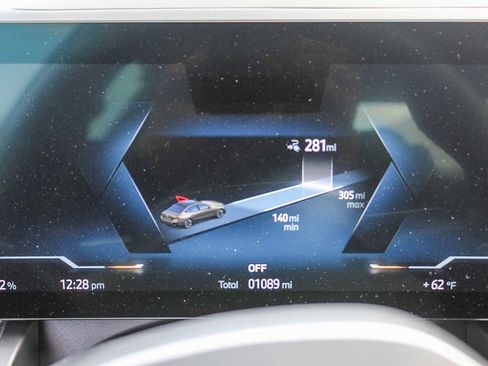 Used 2025 BMW i5 xDrive40 image 23