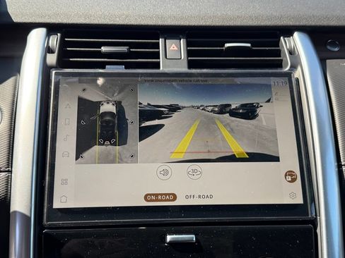Certified 2025 Land Rover Discovery Dynamic SE AWD/4WD image 23