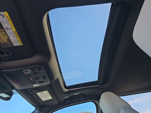 Used 2025 Toyota Tacoma Limited image 29