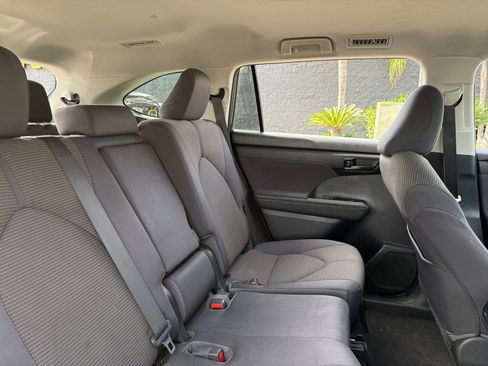 Used 2023 Toyota Highlander LE image 20
