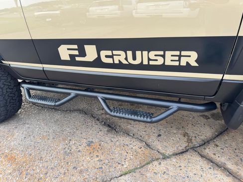Used 2014 Toyota FJ Cruiser 2WD w/ Upgrade Package image 16