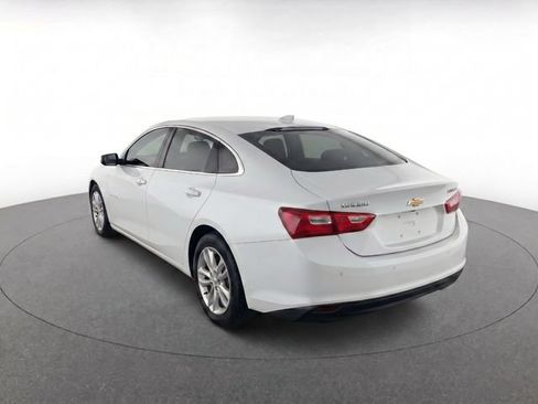 Used 2018 Chevrolet Malibu LT w/ Leather Package FWD image 5
