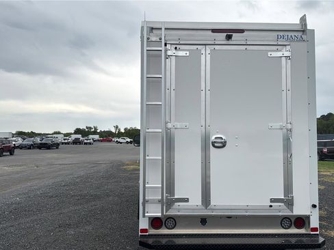 New 2027 Ford E-350 and Econoline 350 Super Duty RWD image 21