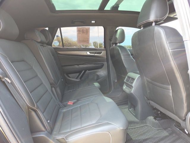Used 2024 Volkswagen Atlas Cross Sport SEL R-Line AWD/4WD image 17